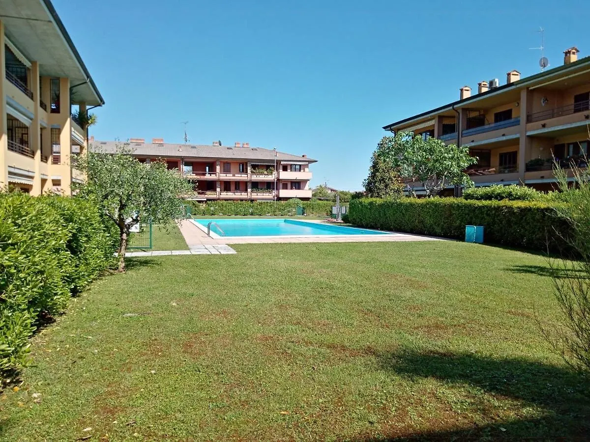 Sunflower Apartment - Trilocale Con Piscina, Terrazza E Wifi 西尔米奥奈 意大利