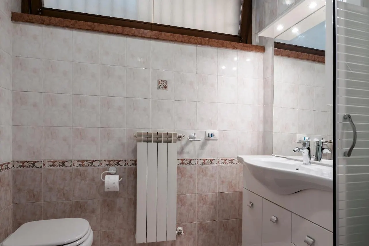 Sunflower Apartment - Trilocale Con Piscina, Terrazza E Wifi 西尔米奥奈