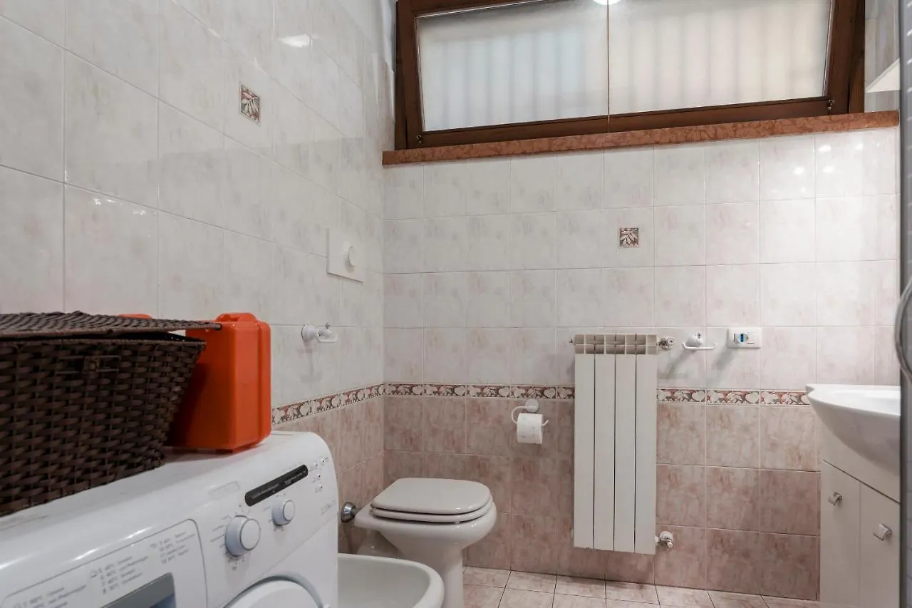 Sunflower Apartment - Trilocale Con Piscina, Terrazza E Wifi 西尔米奥奈
